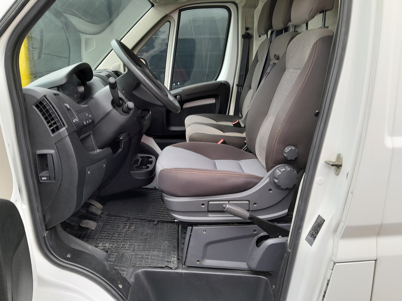 Комбе фургон PEUGEOT BOXER 2.2 BlueHDI 350 FT L3H2 Pro: слика 17