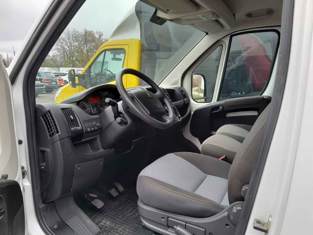 Комбе фургон PEUGEOT BOXER 2.2 BlueHDI 350 FT L3H2 Pro: слика 9