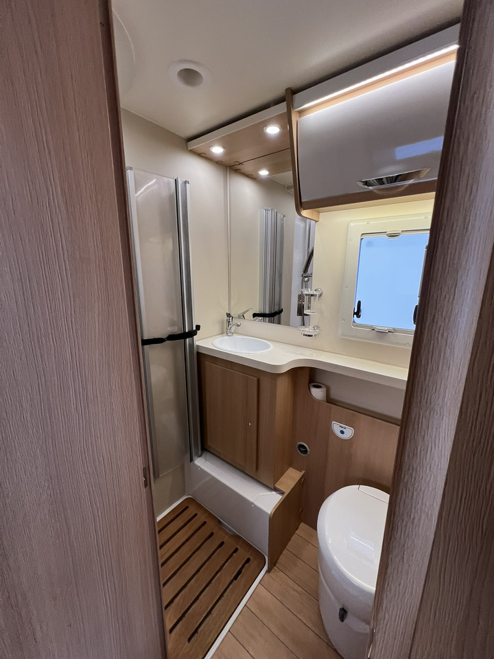 FORSTER T 699 EB Hubbett - Markise - Fahrradtr. - Полуинтегриран кампер: слика 5 FORSTER T 699 EB Hubbett - Markise - Fahrradtr. - Полуинтегриран кампер: слика 5