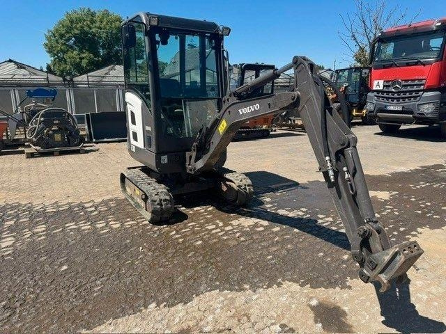 Volvo EC18D - Мини багер: слика 1 Volvo EC18D - Мини багер: слика 1