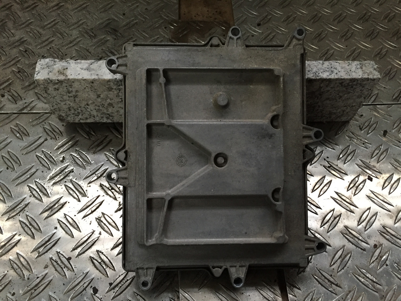 Gebr. Motorsteuergerät MAN TGM 15.280 Artikel - Nr.: 51.25833-7611 Bosch - Nr.: 0281 020 067 - Единица за контрола за Камион: слика 3 Gebr. Motorsteuergerät MAN TGM 15.280 Artikel - Nr.: 51.25833-7611 Bosch - Nr.: 0281 020 067 - Единица за контрола за Камион: слика 3