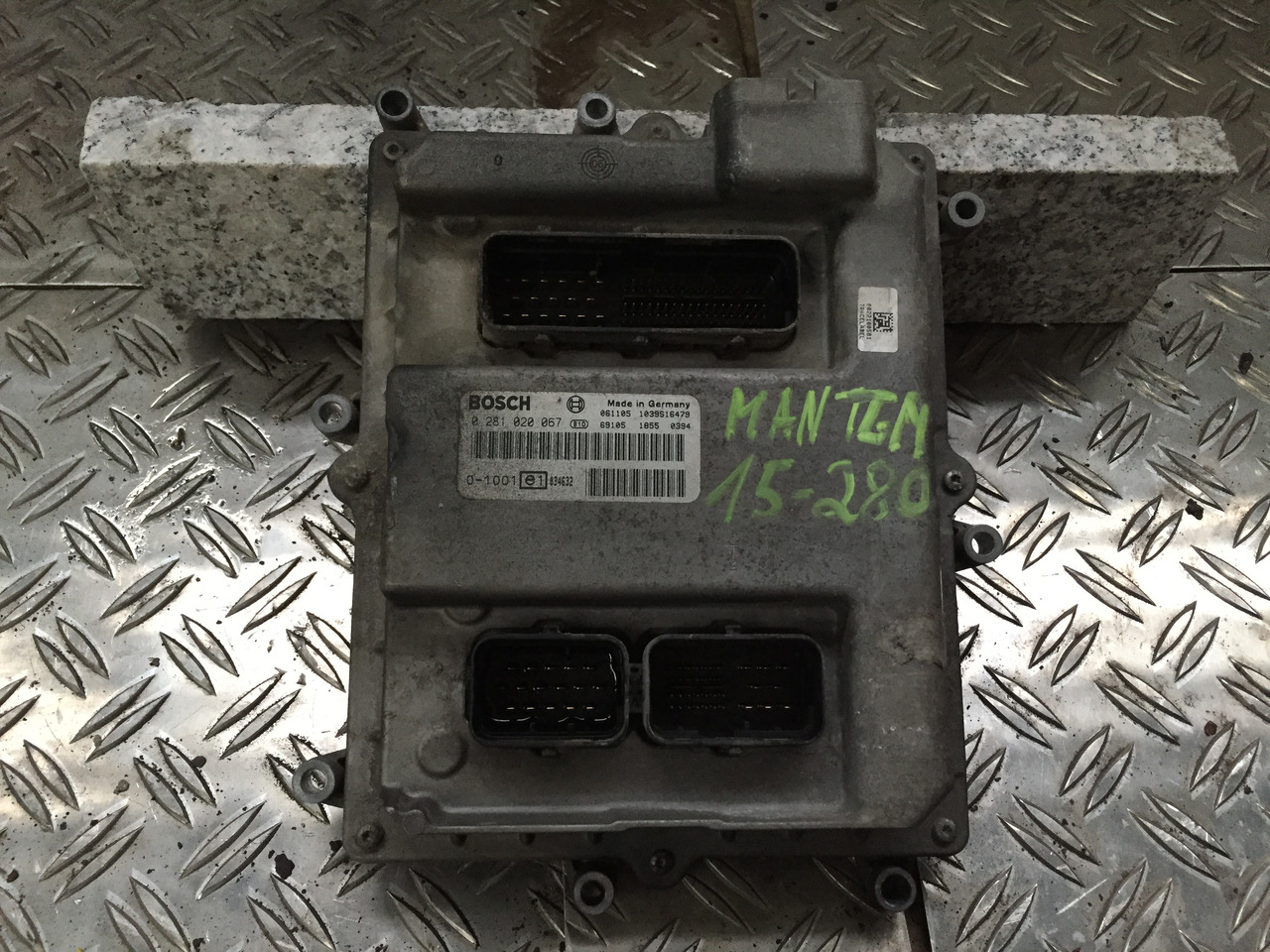 Gebr. Motorsteuergerät MAN TGM 15.280 Artikel - Nr.: 51.25833-7611 Bosch - Nr.: 0281 020 067 - Единица за контрола за Камион: слика 1 Gebr. Motorsteuergerät MAN TGM 15.280 Artikel - Nr.: 51.25833-7611 Bosch - Nr.: 0281 020 067 - Единица за контрола за Камион: слика 1