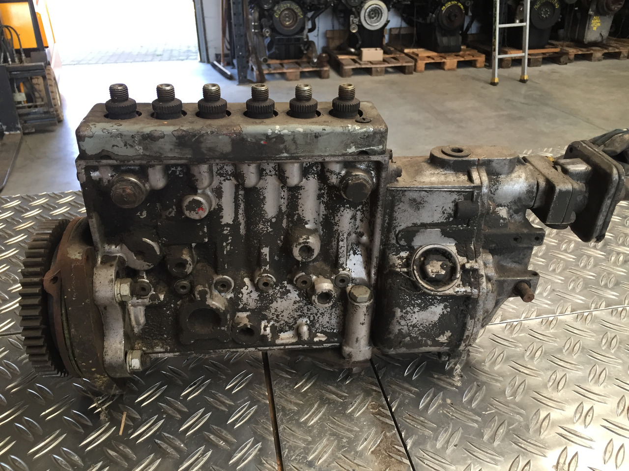 Gebrauchte Einspritzpumpe, Bosch - Nr. : 0 402 046 139 - 7802 - Пумпа за гориво за Камион: слика 1 Gebrauchte Einspritzpumpe, Bosch - Nr. : 0 402 046 139 - 7802 - Пумпа за гориво за Камион: слика 1