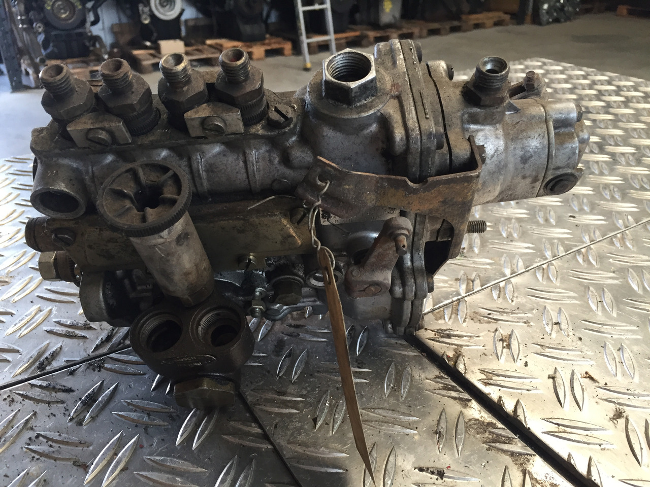 Gebrauchte Einspritzpumpe DB OM 616, Bosch - Nr. : 0 400 114 079 - Пумпа за гориво за Камион: слика 3 Gebrauchte Einspritzpumpe DB OM 616, Bosch - Nr. : 0 400 114 079 - Пумпа за гориво за Камион: слика 3