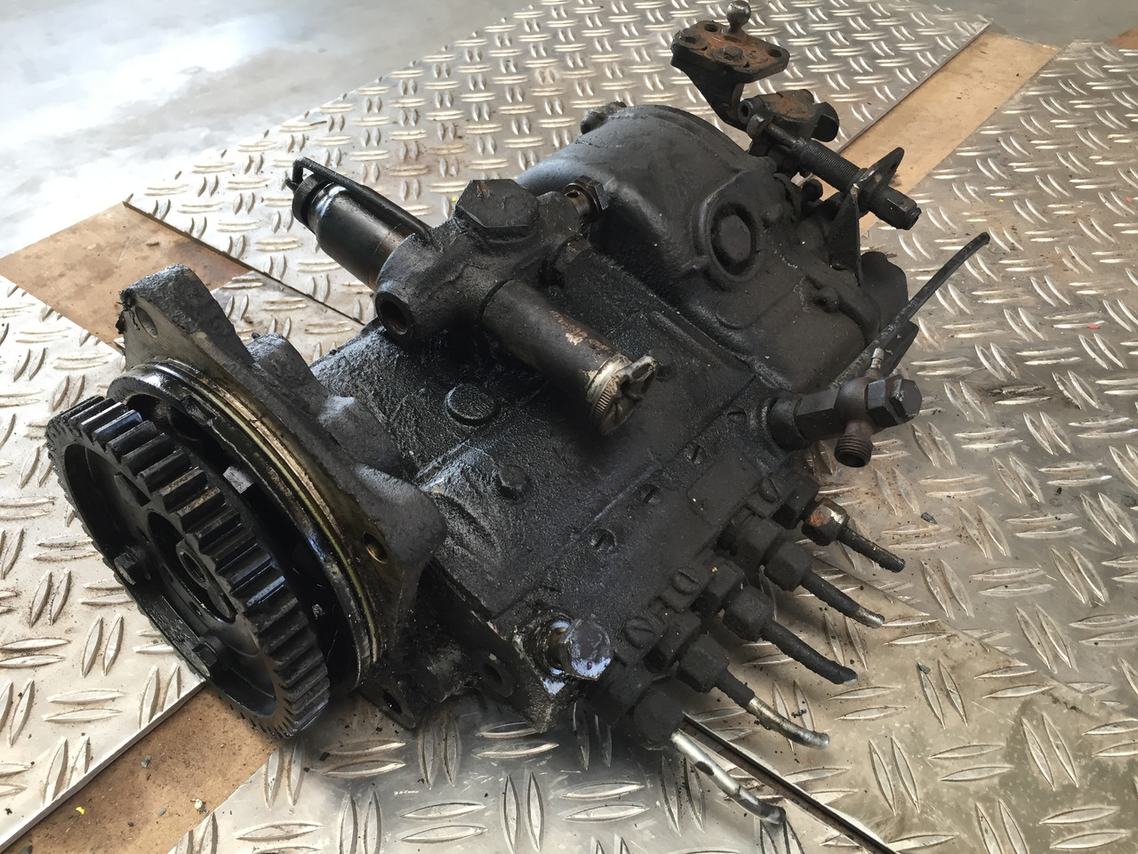 Gebrauchte Einspritzpumpe MAN 16.168, Typ : D 2566 - 5 Zylinder, Artikel Nr. : 81.99999 - 9999 - Пумпа за гориво за Камион: слика 4 Gebrauchte Einspritzpumpe MAN 16.168, Typ : D 2566 - 5 Zylinder, Artikel Nr. : 81.99999 - 9999 - Пумпа за гориво за Камион: слика 4