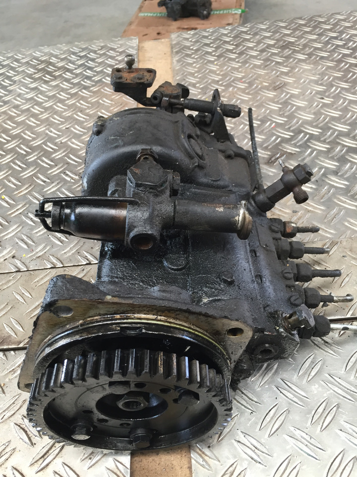 Gebrauchte Einspritzpumpe MAN 16.168, Typ : D 2566 - 5 Zylinder, Artikel Nr. : 81.99999 - 9999 - Пумпа за гориво за Камион: слика 3 Gebrauchte Einspritzpumpe MAN 16.168, Typ : D 2566 - 5 Zylinder, Artikel Nr. : 81.99999 - 9999 - Пумпа за гориво за Камион: слика 3