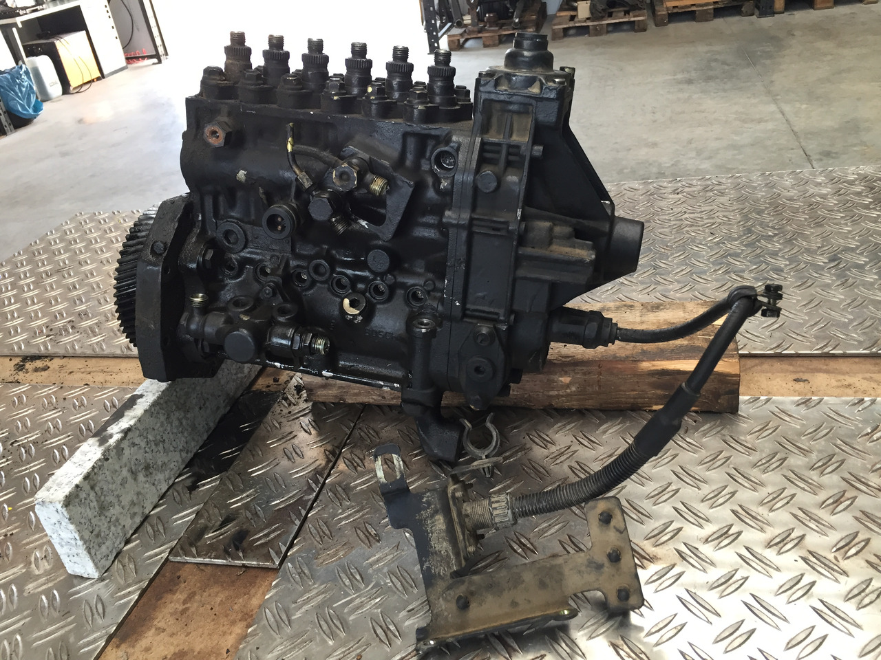 ---Gebrauchte Einspritzpumpe MAN 272, Typ D 0826 LF 09, Euro 2, Artikel - Nr. : 81.99999 - 9999 - Пумпа за гориво за Камион: слика 2 ---Gebrauchte Einspritzpumpe MAN 272, Typ D 0826 LF 09, Euro 2, Artikel - Nr. : 81.99999 - 9999 - Пумпа за гориво за Камион: слика 2