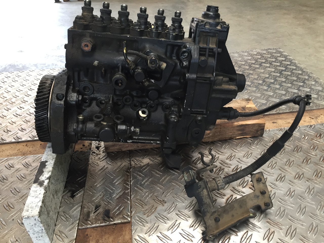 ---Gebrauchte Einspritzpumpe MAN 272, Typ D 0826 LF 09, Euro 2, Artikel - Nr. : 81.99999 - 9999 - Пумпа за гориво за Камион: слика 3 ---Gebrauchte Einspritzpumpe MAN 272, Typ D 0826 LF 09, Euro 2, Artikel - Nr. : 81.99999 - 9999 - Пумпа за гориво за Камион: слика 3