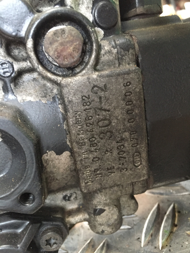 ---Gebrauchte Einspritzpumpe MAN 272, Typ D 0826 LF, Artikel - Nr. : 81.99999 - 9999 - Пумпа за гориво за Камион: слика 2 ---Gebrauchte Einspritzpumpe MAN 272, Typ D 0826 LF, Artikel - Nr. : 81.99999 - 9999 - Пумпа за гориво за Камион: слика 2