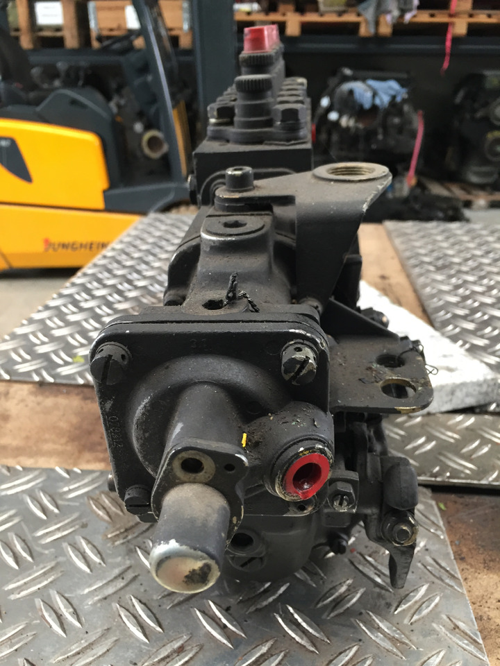 ---Gebrauchte Einspritzpumpe MAN 322, 5 Zylinder, Bosch - Nr. : 0402 035 028, MAN 51.11103 - 7122 - Пумпа за гориво за Камион: слика 2 ---Gebrauchte Einspritzpumpe MAN 322, 5 Zylinder, Bosch - Nr. : 0402 035 028, MAN 51.11103 - 7122 - Пумпа за гориво за Камион: слика 2