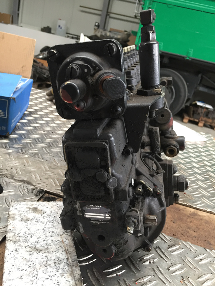 ---Gebrauchte Einspritzpumpe MAN, 5 Zylinder, Bosch - Nr. : 0402 735 805, MAN 51.11103 - 7202 - Пумпа за гориво за Камион: слика 4 ---Gebrauchte Einspritzpumpe MAN, 5 Zylinder, Bosch - Nr. : 0402 735 805, MAN 51.11103 - 7202 - Пумпа за гориво за Камион: слика 4