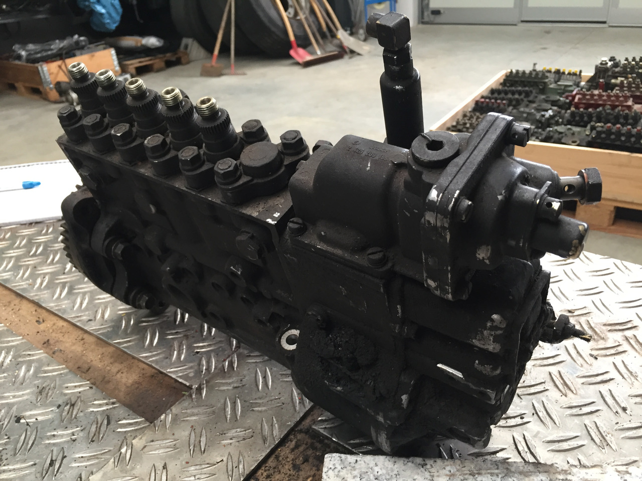 ---Gebrauchte Einspritzpumpe MAN, 5 Zylinder, Bosch - Nr. : 0402 735 805, MAN 51.11103 - 7202 - Пумпа за гориво за Камион: слика 3 ---Gebrauchte Einspritzpumpe MAN, 5 Zylinder, Bosch - Nr. : 0402 735 805, MAN 51.11103 - 7202 - Пумпа за гориво за Камион: слика 3