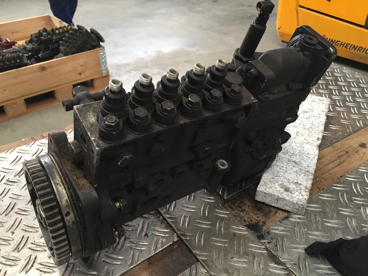 ---Gebrauchte Einspritzpumpe MAN, 5 Zylinder, Bosch - Nr. : 0402 735 805, MAN 51.11103 - 7202 - Пумпа за гориво за Камион: слика 2 ---Gebrauchte Einspritzpumpe MAN, 5 Zylinder, Bosch - Nr. : 0402 735 805, MAN 51.11103 - 7202 - Пумпа за гориво за Камион: слика 2