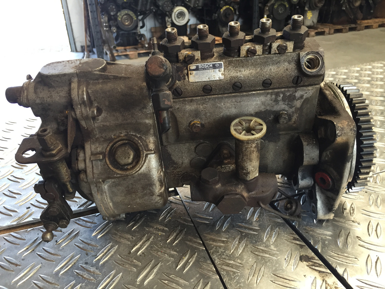 Gebrauchte Einspritzpumpe MAN, Bosch - Nr. : 0 400 845 046 7934 - Пумпа за гориво за Камион: слика 1 Gebrauchte Einspritzpumpe MAN, Bosch - Nr. : 0 400 845 046 7934 - Пумпа за гориво за Камион: слика 1