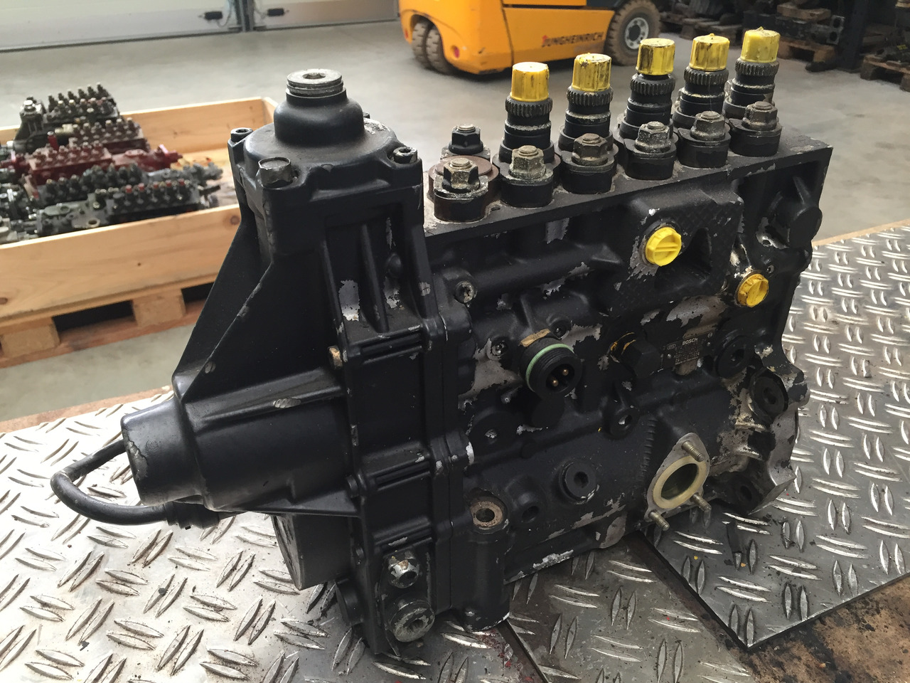 Gebrauchte Einspritzpumpe MAN TGA, 5 Zylinder, Bosch - Nr. : 0402 795 204, MAN 59.11103 - 7538 - Пумпа за гориво за Камион: слика 2 Gebrauchte Einspritzpumpe MAN TGA, 5 Zylinder, Bosch - Nr. : 0402 795 204, MAN 59.11103 - 7538 - Пумпа за гориво за Камион: слика 2