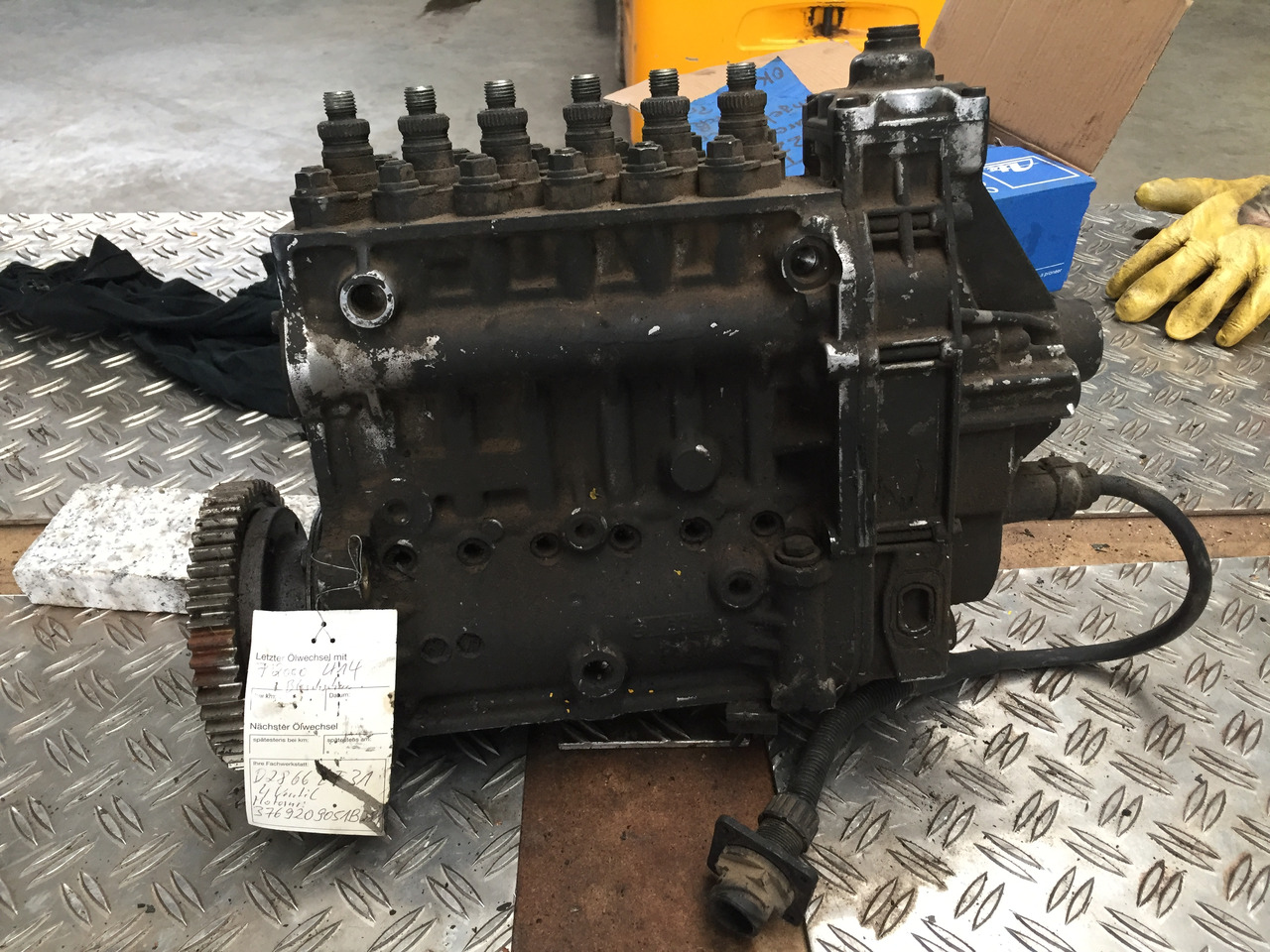 Gebrauchte Einspritzpumpe MAN TGA D 2866, LF31, 6 Zylinder - Пумпа за гориво за Камион: слика 1 Gebrauchte Einspritzpumpe MAN TGA D 2866, LF31, 6 Zylinder - Пумпа за гориво за Камион: слика 1