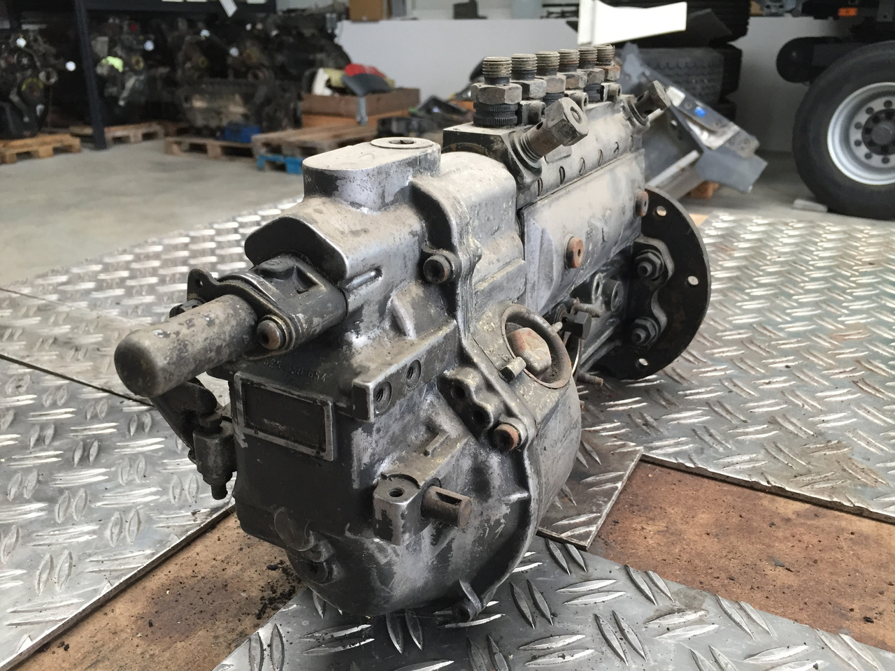 Gebrauchte Einspritzpumpe MB 814, Typ : OM 366, Bosch - Nr. : 0400 846 522 - Пумпа за гориво за Камион: слика 3 Gebrauchte Einspritzpumpe MB 814, Typ : OM 366, Bosch - Nr. : 0400 846 522 - Пумпа за гориво за Камион: слика 3