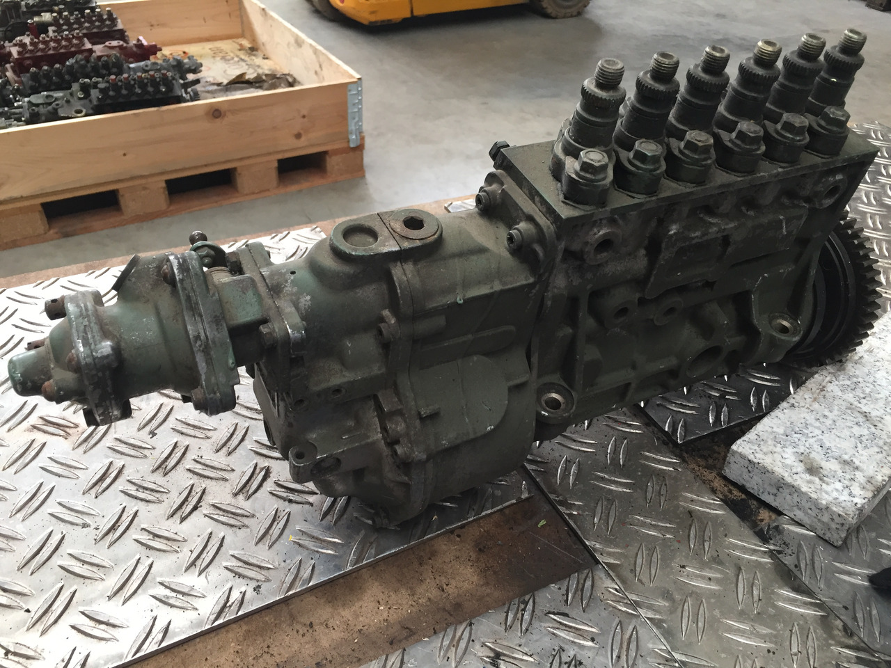 Gebrauchte Einspritzpumpe MB OM 441, Bosch - Nr. : 0402 646 917 - Пумпа за гориво за Камион: слика 4 Gebrauchte Einspritzpumpe MB OM 441, Bosch - Nr. : 0402 646 917 - Пумпа за гориво за Камион: слика 4