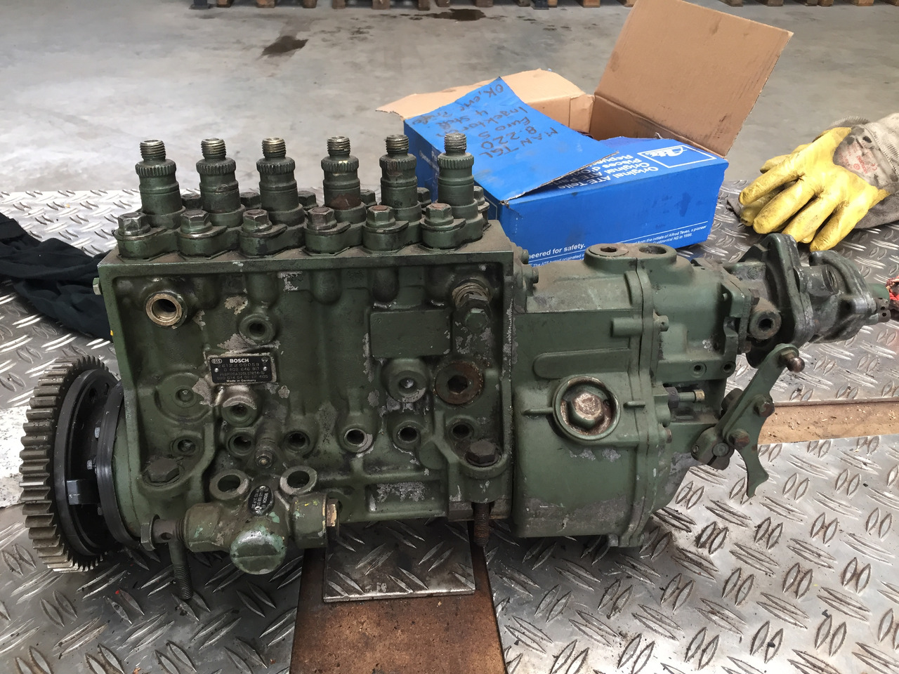 Gebrauchte Einspritzpumpe MB OM 441, Bosch - Nr. : 0402 646 917 - Пумпа за гориво за Камион: слика 1 Gebrauchte Einspritzpumpe MB OM 441, Bosch - Nr. : 0402 646 917 - Пумпа за гориво за Камион: слика 1