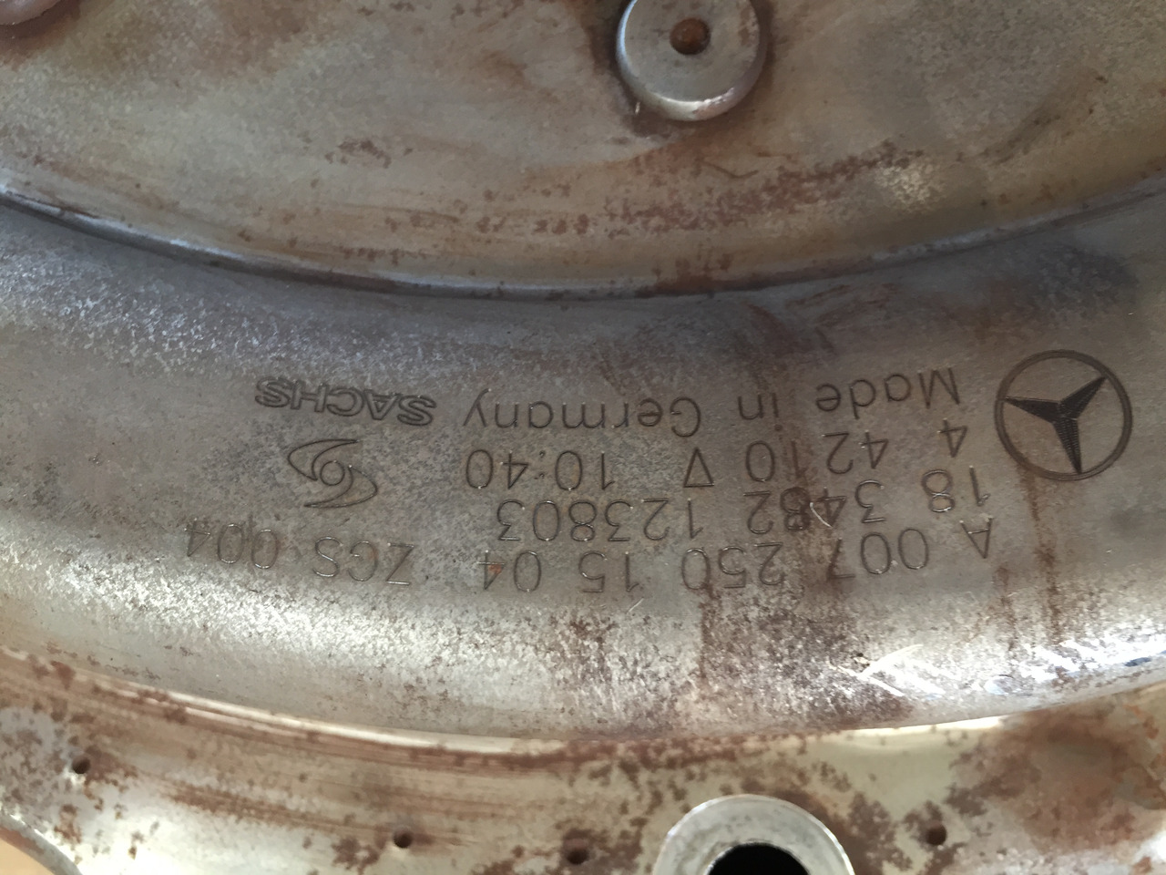 Gebrauchte Kupplungsdruckplatte MB Axor 1824, Motor Typ : OM 906 LA, Artikel - Nr. : A 007 250 15 04 - Потисна плоча за Камион: слика 2 Gebrauchte Kupplungsdruckplatte MB Axor 1824, Motor Typ : OM 906 LA, Artikel - Nr. : A 007 250 15 04 - Потисна плоча за Камион: слика 2