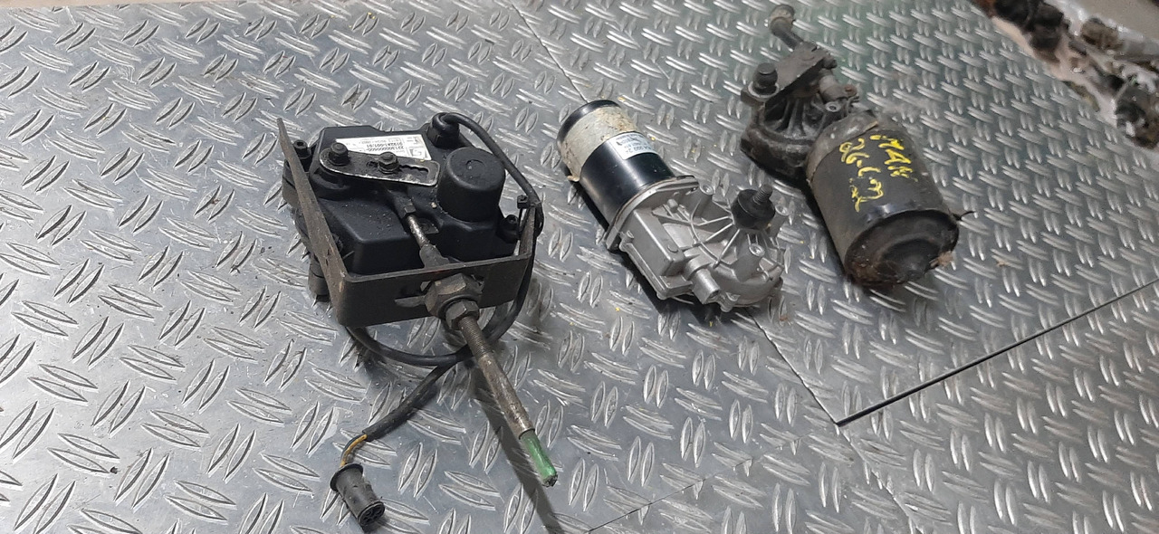 Gebrauchte Scheibenwischer - Motoren, MAN 26.422, DB, Artikel - Nr. : 81.99999 - 9999 - Бришач за Камион: слика 1 Gebrauchte Scheibenwischer - Motoren, MAN 26.422, DB, Artikel - Nr. : 81.99999 - 9999 - Бришач за Камион: слика 1