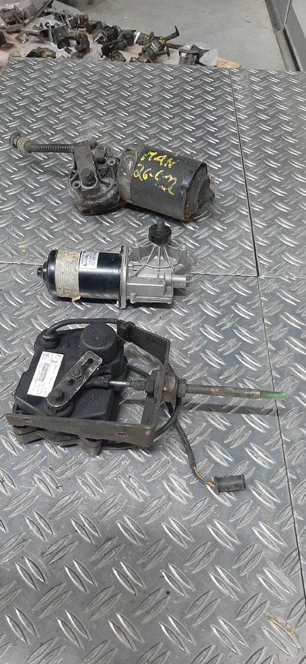 Gebrauchte Scheibenwischer - Motoren, MAN 26.422, DB, Artikel - Nr. : 81.99999 - 9999 - Бришач за Камион: слика 3 Gebrauchte Scheibenwischer - Motoren, MAN 26.422, DB, Artikel - Nr. : 81.99999 - 9999 - Бришач за Камион: слика 3