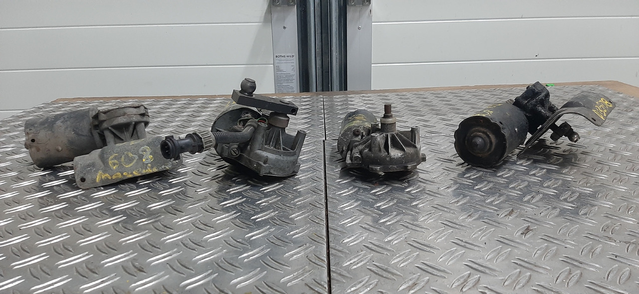 Gebrauchte Scheibenwischer - Motoren, MAN, DB, Artikel - Nr. : 81.99999 - 9999 - Бришач за Камион: слика 2 Gebrauchte Scheibenwischer - Motoren, MAN, DB, Artikel - Nr. : 81.99999 - 9999 - Бришач за Камион: слика 2