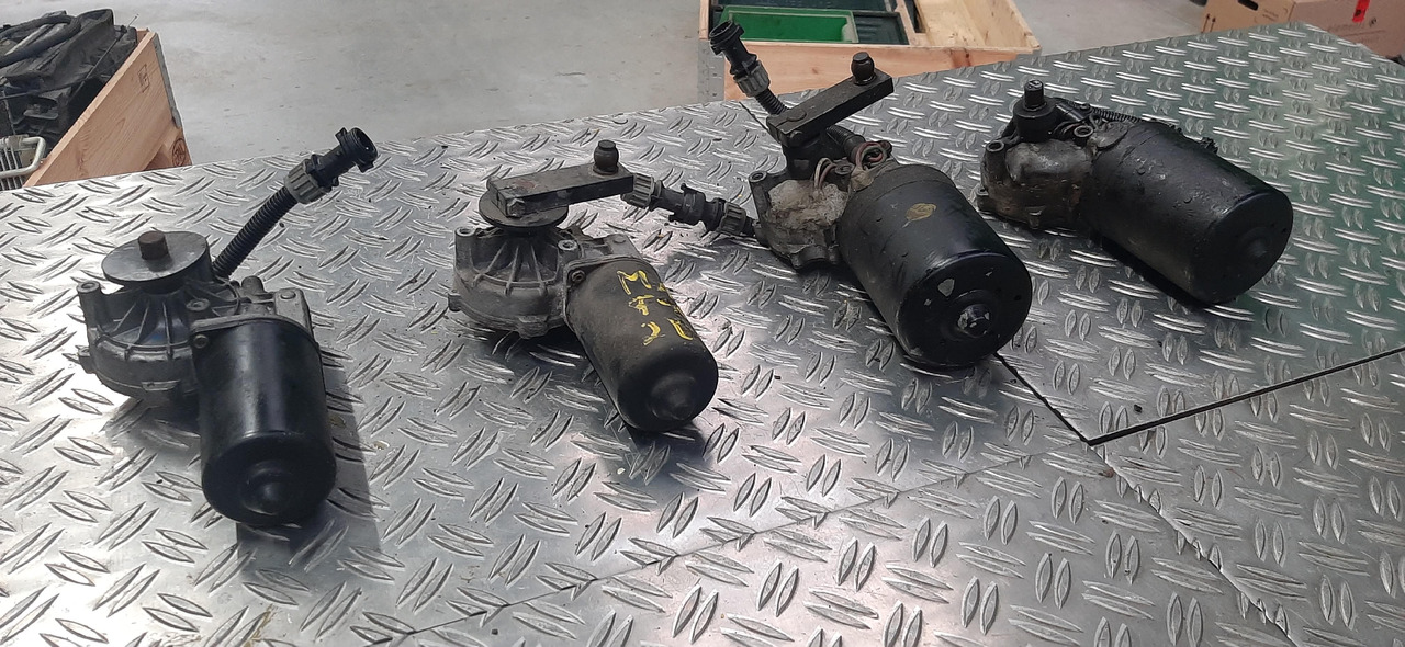 Gebrauchte Scheibenwischer - Motoren, MAN F90, DB, Artikel - Nr. : 81.99999 - 9999 - Бришач за Камион: слика 3 Gebrauchte Scheibenwischer - Motoren, MAN F90, DB, Artikel - Nr. : 81.99999 - 9999 - Бришач за Камион: слика 3