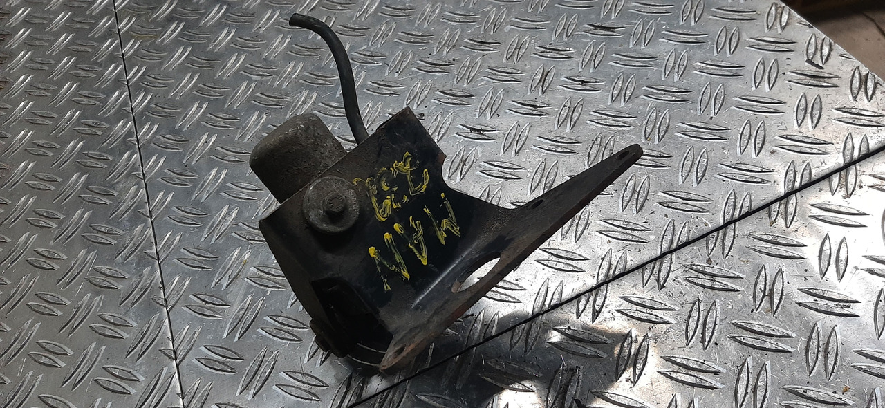 Gebrauchter MAN 19.232, F 90 Wischermotor, Artikel - Nr. : 81.99999 - 9999 - Бришач за Камион: слика 2 Gebrauchter MAN 19.232, F 90 Wischermotor, Artikel - Nr. : 81.99999 - 9999 - Бришач за Камион: слика 2