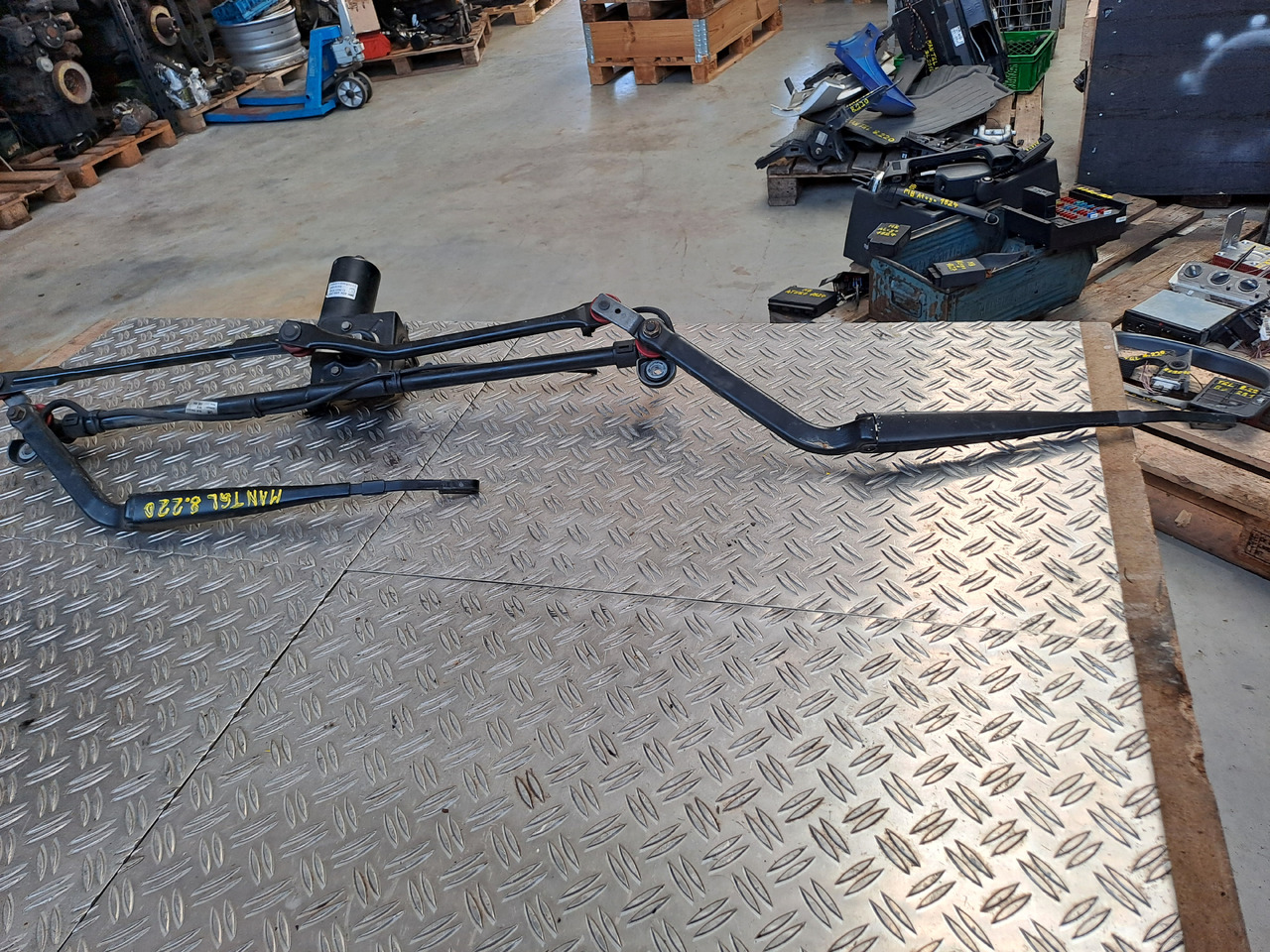 Gebrauchter MAN TGL 8.220 Scheibenwischergestänge und Wischermotor, Artikel - Nr.: 81.26411 - 6118 - Бришач за Камион: слика 3 Gebrauchter MAN TGL 8.220 Scheibenwischergestänge und Wischermotor, Artikel - Nr.: 81.26411 - 6118 - Бришач за Камион: слика 3