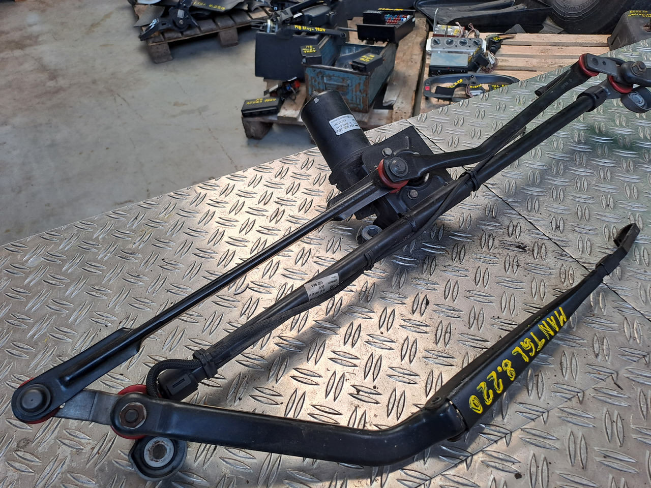 Gebrauchter MAN TGL 8.220 Scheibenwischergestänge und Wischermotor, Artikel - Nr.: 81.26411 - 6118 - Бришач за Камион: слика 4 Gebrauchter MAN TGL 8.220 Scheibenwischergestänge und Wischermotor, Artikel - Nr.: 81.26411 - 6118 - Бришач за Камион: слика 4