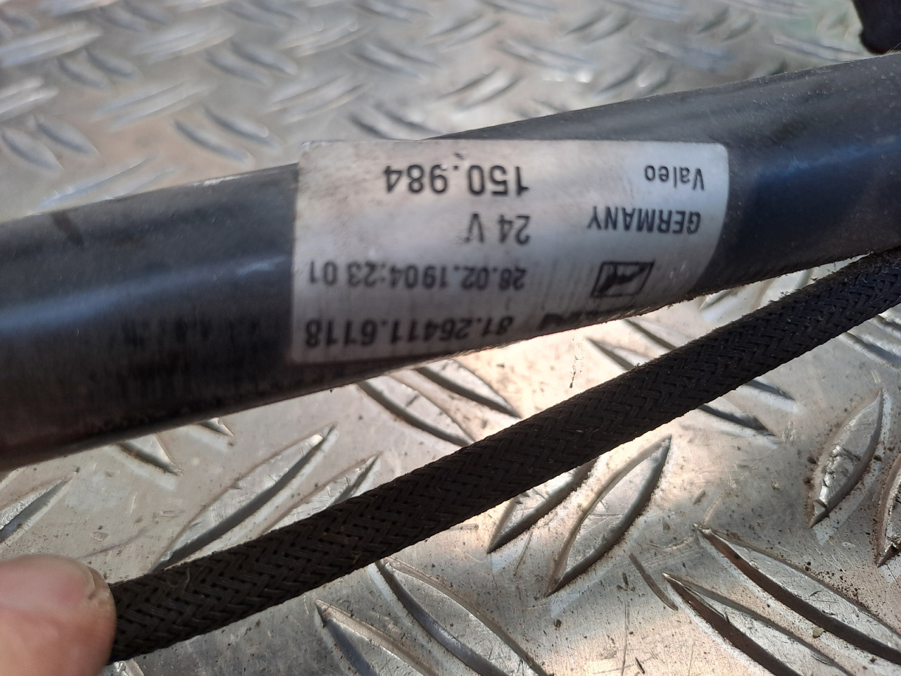 Gebrauchter MAN TGL 8.220 Scheibenwischergestänge und Wischermotor, Artikel - Nr.: 81.26411 - 6118 - Бришач за Камион: слика 5 Gebrauchter MAN TGL 8.220 Scheibenwischergestänge und Wischermotor, Artikel - Nr.: 81.26411 - 6118 - Бришач за Камион: слика 5