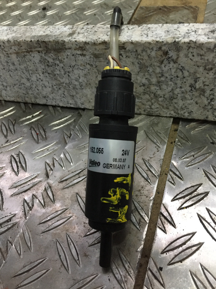 Gebrauchter Scheibenwaschmotor MAN TGM 15.280, Artikel - Nr.: 81.26485-6033 - Ветробранско стакло за Камион: слика 4 Gebrauchter Scheibenwaschmotor MAN TGM 15.280, Artikel - Nr.: 81.26485-6033 - Ветробранско стакло за Камион: слика 4