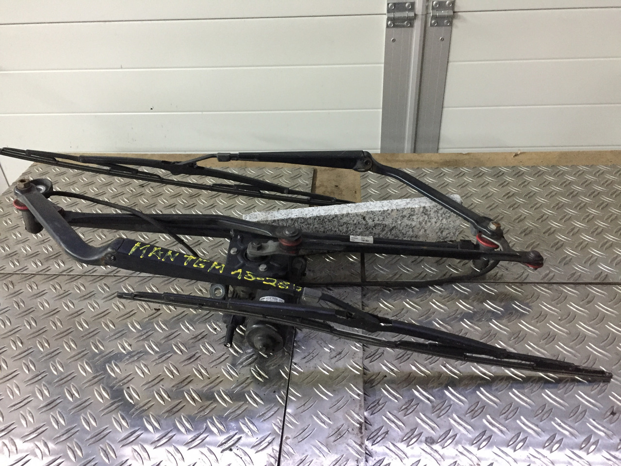 Gebrauchter Scheibenwischer MAN TGM 15.280 mit Wischmotor Artikel - Nr.: 81.26411-6118 - Бришач за Камион: слика 3 Gebrauchter Scheibenwischer MAN TGM 15.280 mit Wischmotor Artikel - Nr.: 81.26411-6118 - Бришач за Камион: слика 3