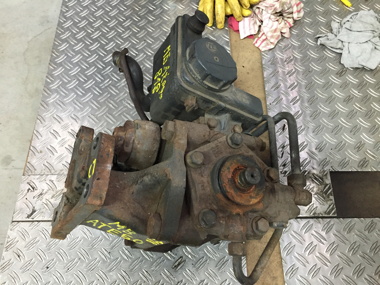 Gebrauchtes Lenkgetriebe DB Atego 818, Artikel - Nr.: A 970 460 08 00 - Управувачки механизам за Камион: слика 2 Gebrauchtes Lenkgetriebe DB Atego 818, Artikel - Nr.: A 970 460 08 00 - Управувачки механизам за Камион: слика 2