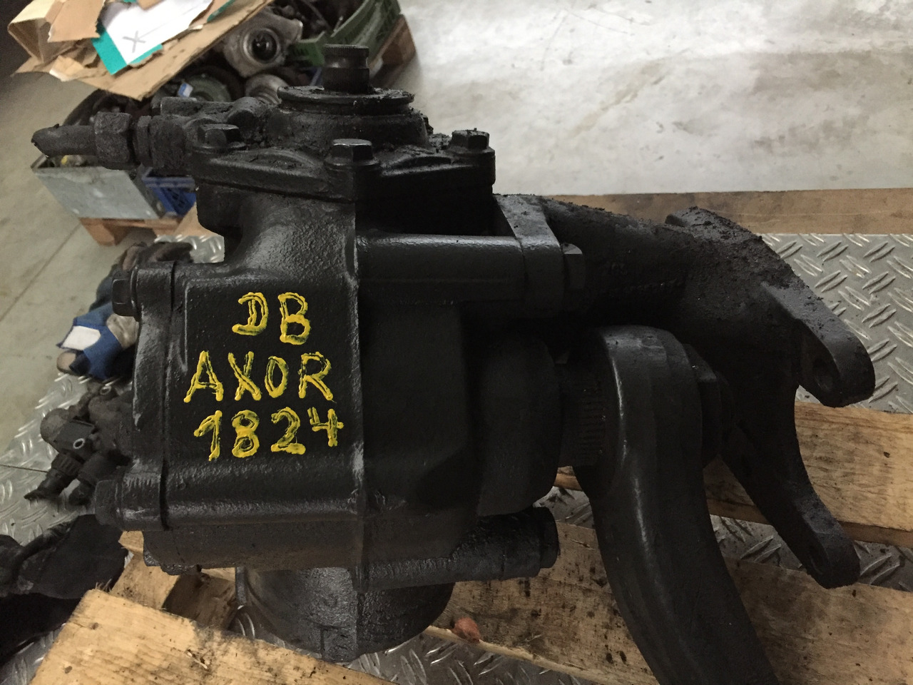 Gebrauchtes Lenkgetriebe LS 8 BK, DB 1824 Axor, Artikel - Nr.: A 940 460 33 00 - Управувачки механизам за Камион: слика 1 Gebrauchtes Lenkgetriebe LS 8 BK, DB 1824 Axor, Artikel - Nr.: A 940 460 33 00 - Управувачки механизам за Камион: слика 1