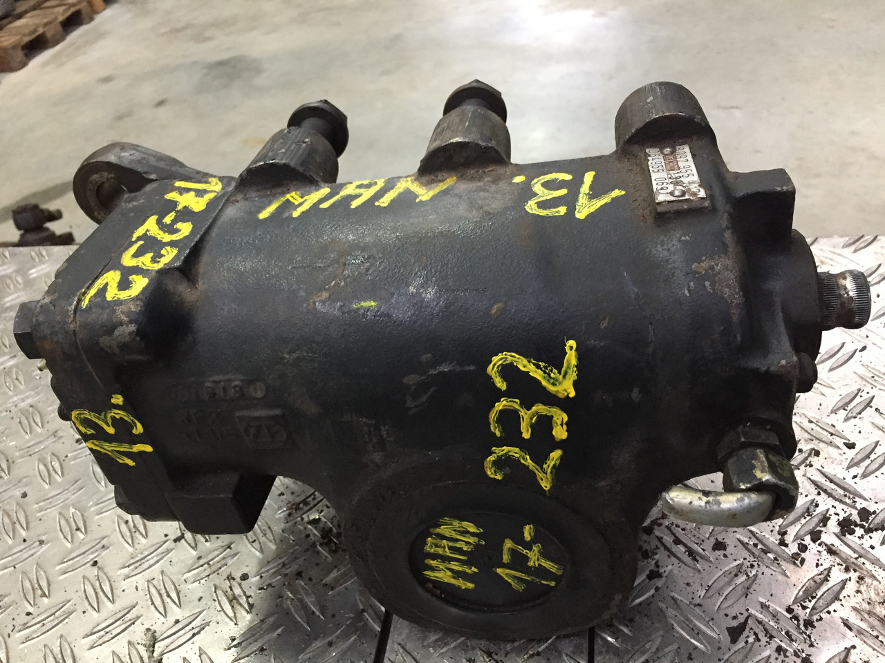 Gebrauchtes Lenkgetriebe MAN F90, 17.232, Artikel - Nr.: 81.9999 - 9999 - Управувачки механизам за Камион: слика 4 Gebrauchtes Lenkgetriebe MAN F90, 17.232, Artikel - Nr.: 81.9999 - 9999 - Управувачки механизам за Камион: слика 4