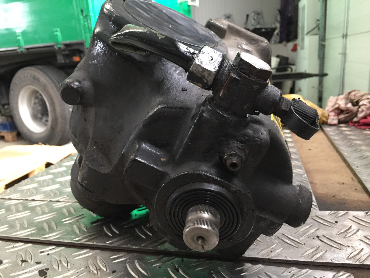 Gebrauchtes Lenkgetriebe MAN TGA 18.430, Artikel - Nr.: 81.46200-6410 - Управувачки механизам за Камион: слика 4 Gebrauchtes Lenkgetriebe MAN TGA 18.430, Artikel - Nr.: 81.46200-6410 - Управувачки механизам за Камион: слика 4