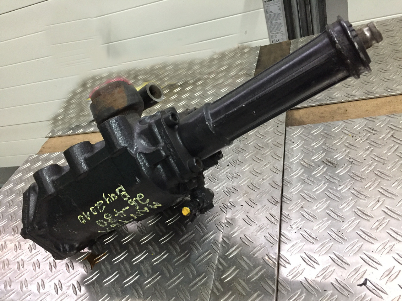 Gebrauchtes Lenkgetriebe MAN TGX 26.480 XXL, Artikel - Nr.: 81.46200 - 6541 - Управувачки механизам за Камион: слика 1 Gebrauchtes Lenkgetriebe MAN TGX 26.480 XXL, Artikel - Nr.: 81.46200 - 6541 - Управувачки механизам за Камион: слика 1