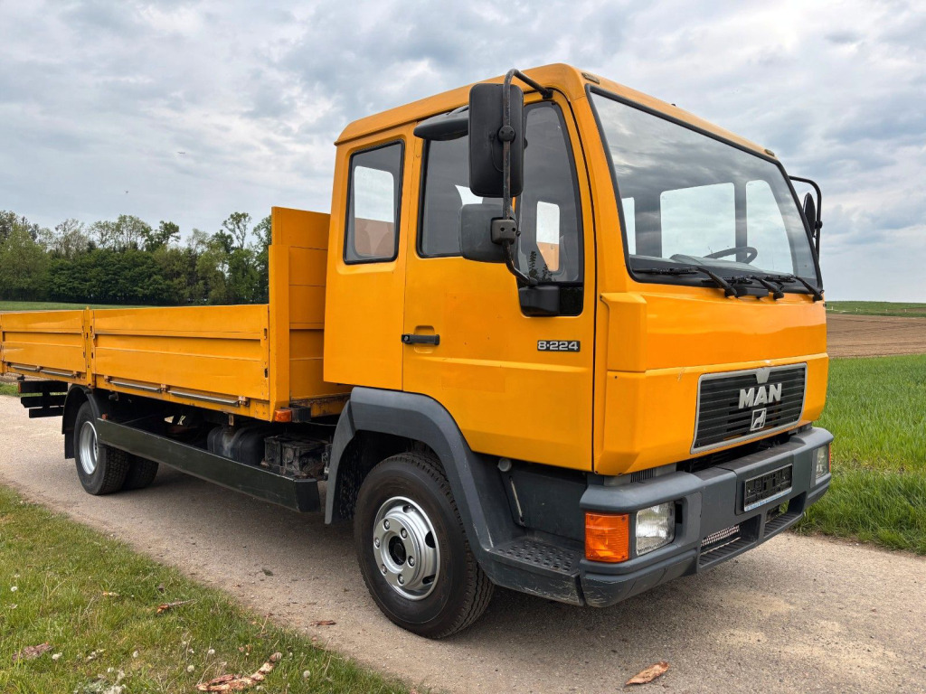 MAN 8.224 L 2000 - Камион со платформа: слика 2 MAN 8.224 L 2000 - Камион со платформа: слика 2