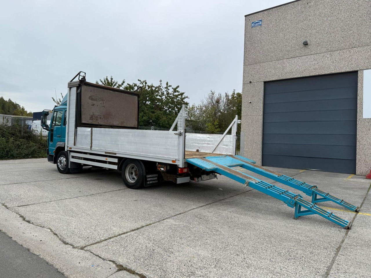 VOLVO FL 12 250, 2004 god. - Камион со платформа: слика 2 VOLVO FL 12 250, 2004 god. - Камион со платформа: слика 2