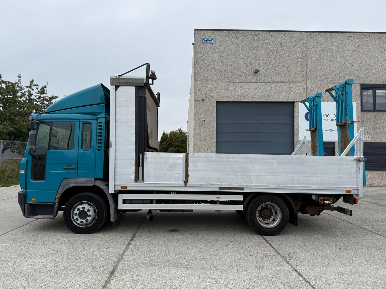 VOLVO FL 12 250, 2004 god. - Камион со платформа: слика 1 VOLVO FL 12 250, 2004 god. - Камион со платформа: слика 1