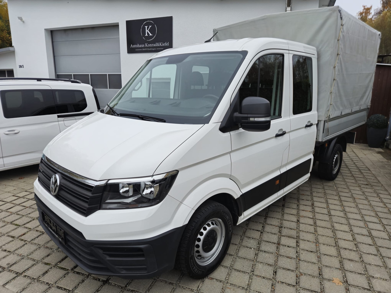 VOLKSWAGEN Crafter Pritsche 35 DOKA mittellang 4MOTION - Комбе со церада: слика 1 VOLKSWAGEN Crafter Pritsche 35 DOKA mittellang 4MOTION - Комбе со церада: слика 1
