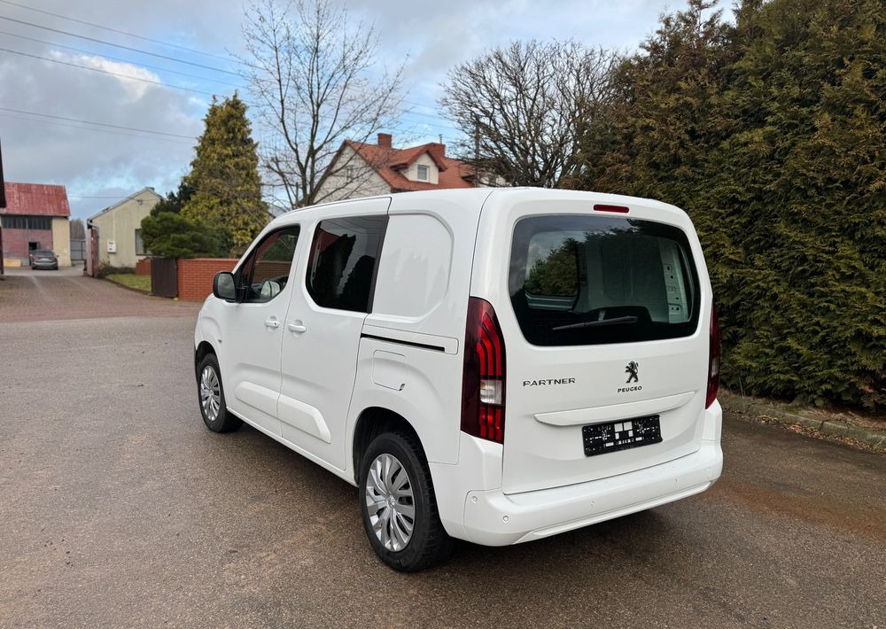 Peugeot Partner 21r 130 HK Niski przebieg 1wł ASO 5 dzwi Euro6.2/ford/opel/citroen - Товарно комбе: слика 4 Peugeot Partner 21r 130 HK Niski przebieg 1wł ASO 5 dzwi Euro6.2/ford/opel/citroen - Товарно комбе: слика 4