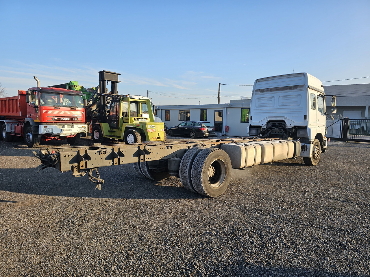 MERCEDES-BENZ AXOR 1829 - Камион со кабинска шасија: слика 3 MERCEDES-BENZ AXOR 1829 - Камион со кабинска шасија: слика 3