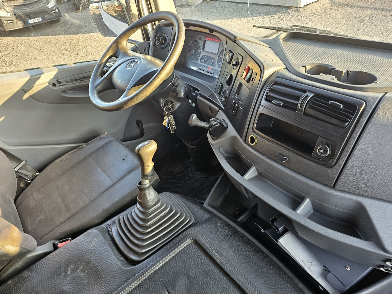 MERCEDES-BENZ AXOR 1829 - Камион со кабинска шасија: слика 5 MERCEDES-BENZ AXOR 1829 - Камион со кабинска шасија: слика 5