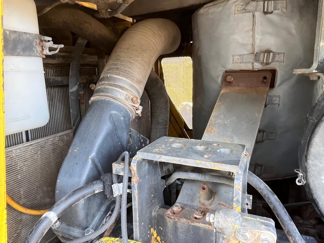 KOMATSU D155-A-6 - Булдожер: слика 2 KOMATSU D155-A-6 - Булдожер: слика 2