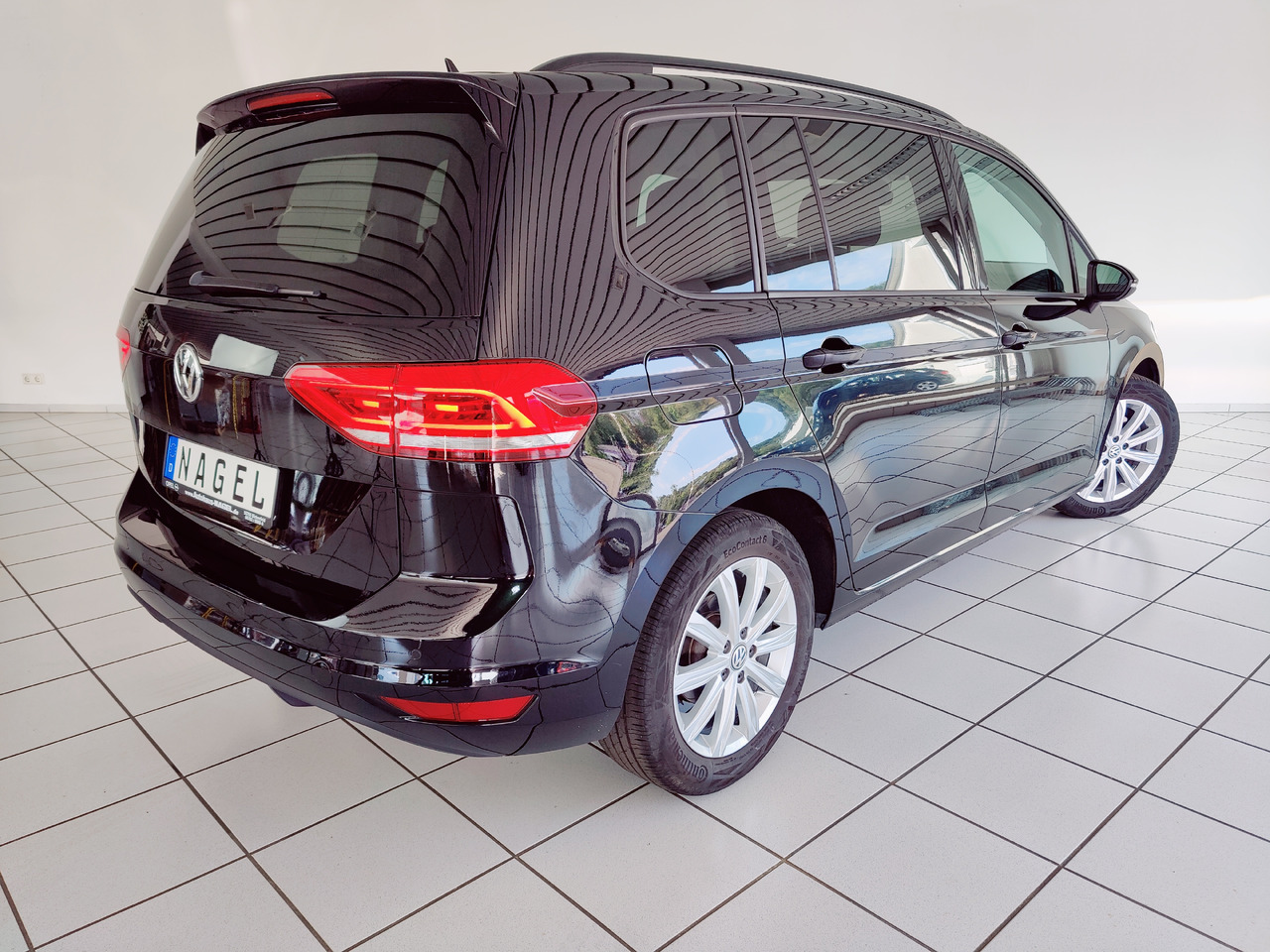 Volkswagen Touran Highline BMT/Start-Stopp Navi Licht RüKam - Автомобил: слика 5 Volkswagen Touran Highline BMT/Start-Stopp Navi Licht RüKam - Автомобил: слика 5