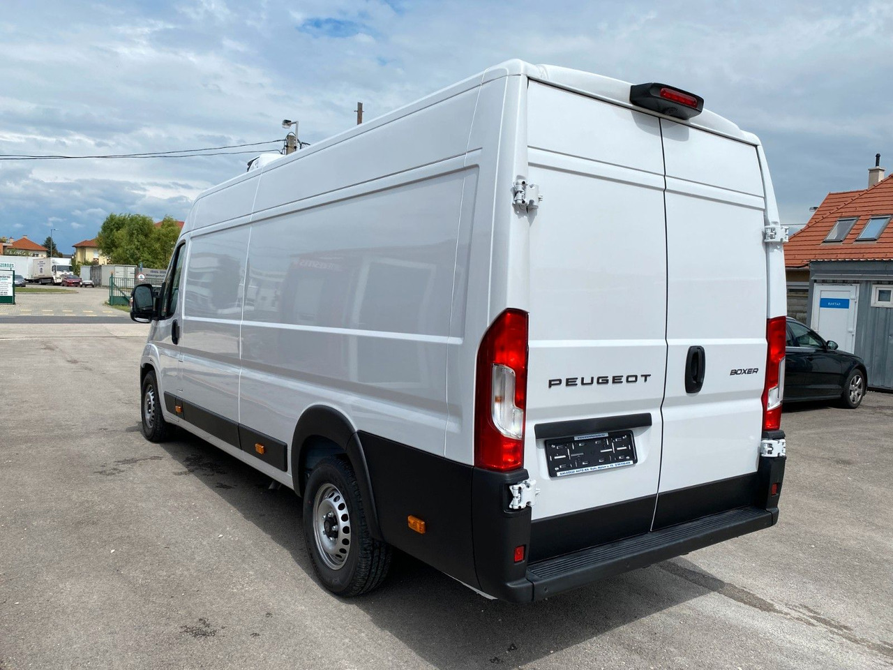 Peugeot Boxer Kasten Hochraum 435 L4H2 BlueHDi 140 Peugeot Boxer Kühlkasten 435 L4H2 BlueHDi 140 - Товарно комбе: слика 4 Peugeot Boxer Kasten Hochraum 435 L4H2 BlueHDi 140 Peugeot Boxer Kühlkasten 435 L4H2 BlueHDi 140 - Товарно комбе: слика 4