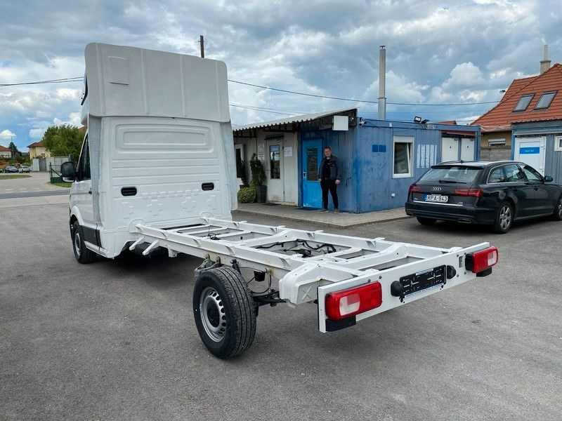 Volkswagen Crafter Pritsche Pritsche 35 lang FWD - Комбе со отворен сандак: слика 3 Volkswagen Crafter Pritsche Pritsche 35 lang FWD - Комбе со отворен сандак: слика 3